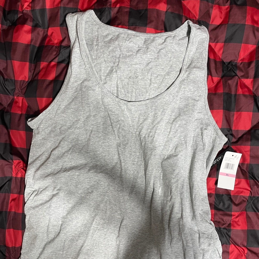 🤰Gray tank top  Scoop neck Short w/ ruched sides